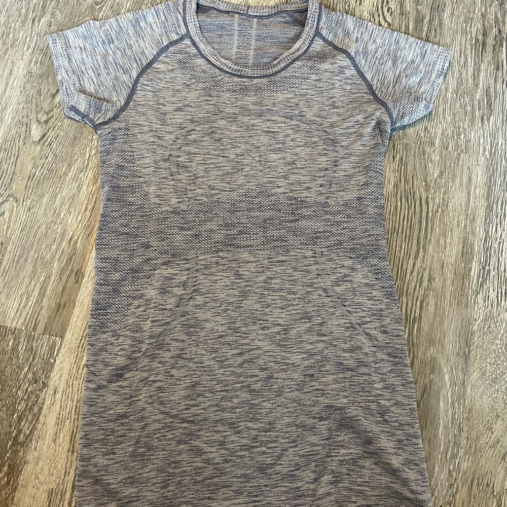 Lululemon T shirt